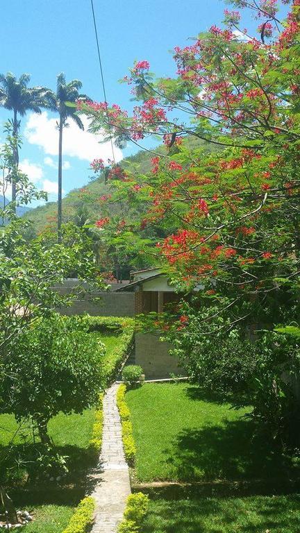 Sitio Cantinho Da Paz Hotel Кашоейрас де Макаку Екстериор снимка